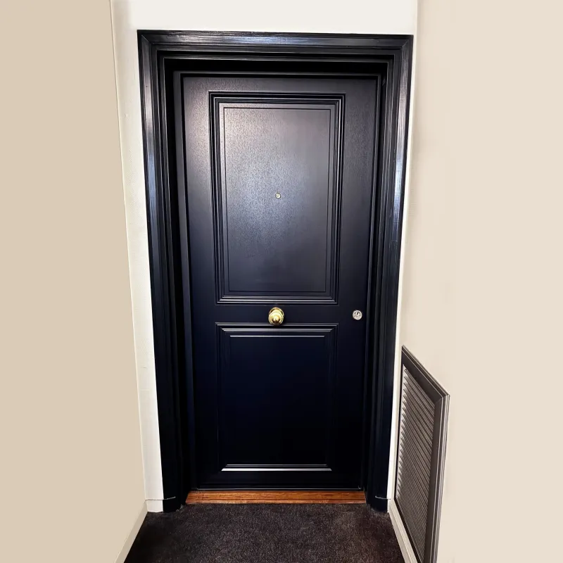 Blindage de porte Recto Verso Copro posé sur une porte palière parisienne conservée